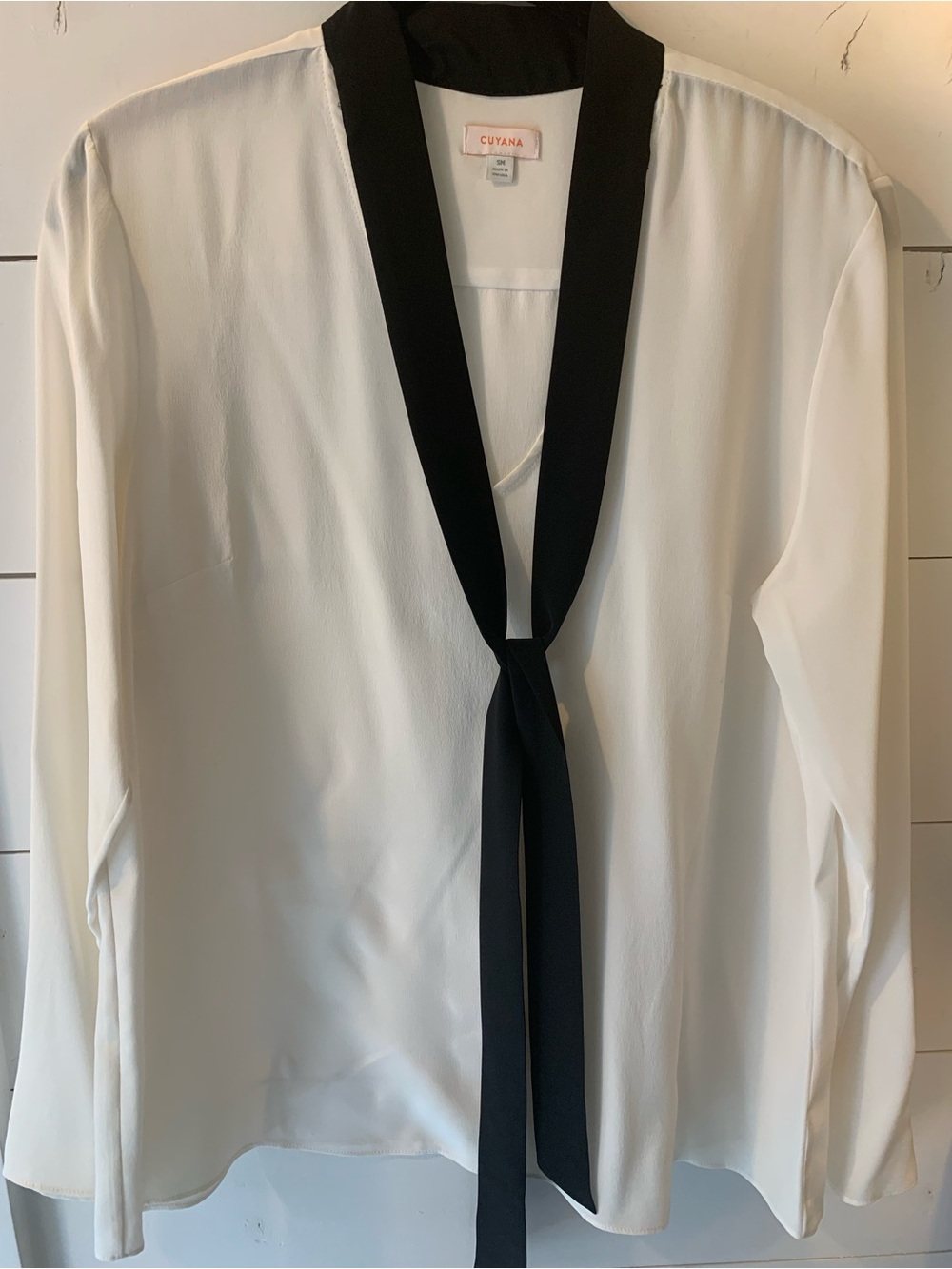 Cuyana white silk blouse with v neck and black silk tie. Size Small. Never worn.